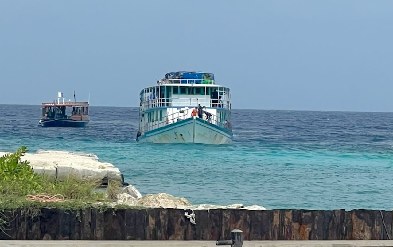 ހަވާސް ބޯޓު ދިޔަވެ އަޑިއަށްދާތީ ފުލުހުން އެހީތެރިކަން ފޯރުކޮށްދީފި