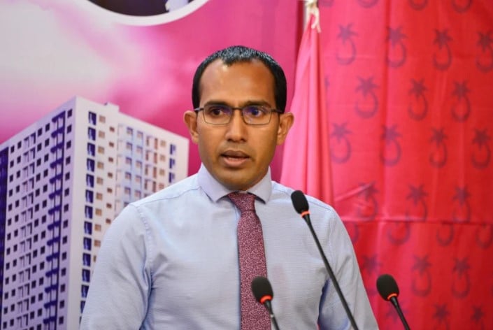 ފުވައްމުލަކަށް ފަޅު ރަށެއް ހޯއްދަވައިދެއްވާނެ ކަމަށް ރައީސް ވިދާޅުވުމުން މަލީހު ކުރެއްވީ މަލާމާތް