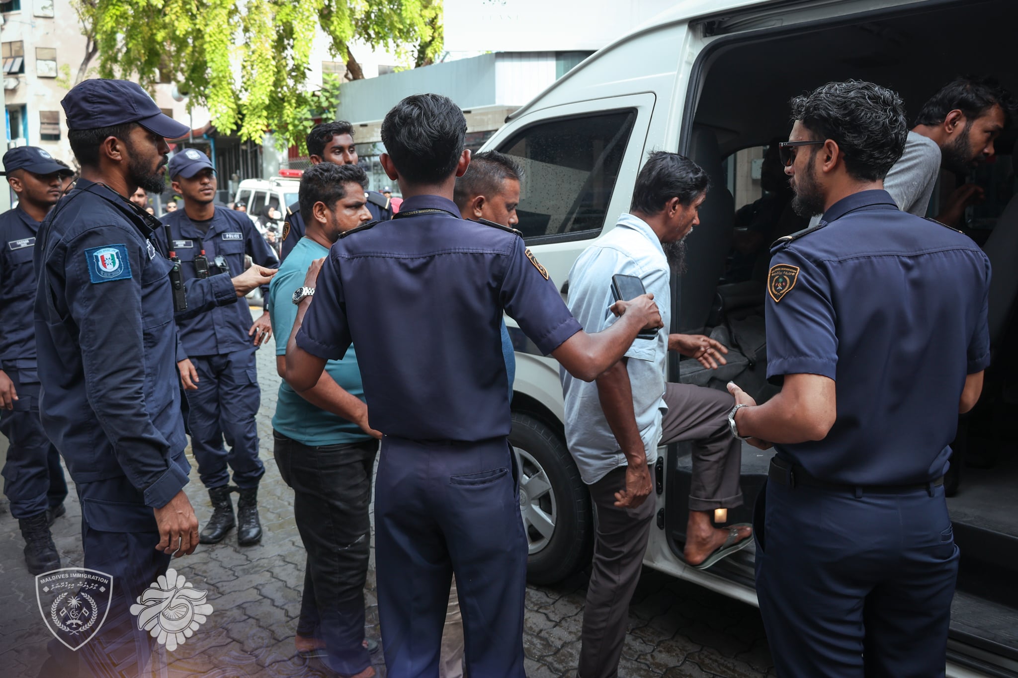 ގަވާއިދާ ހިލާފަށް އުޅެމުންދިޔަ 13 ބިދޭސީއަކު އަތުލައިގެންފި