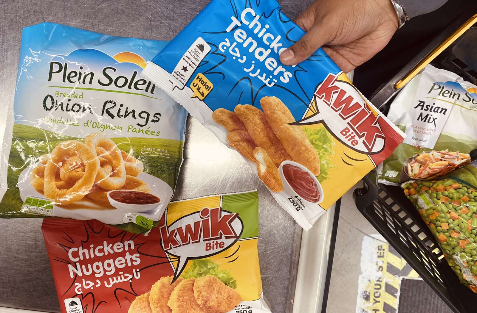 ޕްލެއިން ސޮލެއިލް ބްރޭންޑުގެ އެކި ޕްރޮޑަކްޓްތައް އެކްސްކްލޫސިވްކޮށް ވިލާ މާރޓުން