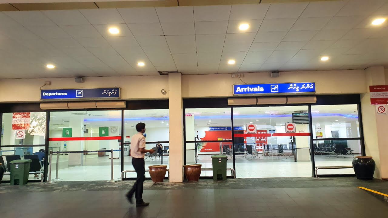 ޙަމަލާއެއްގެ އިންޒާރާއެކު އެއަރޕޯޓްގެ ސަލާމަތީ ފިޔަވަޅުތައް ވަރުގަދަ ކޮށްފި