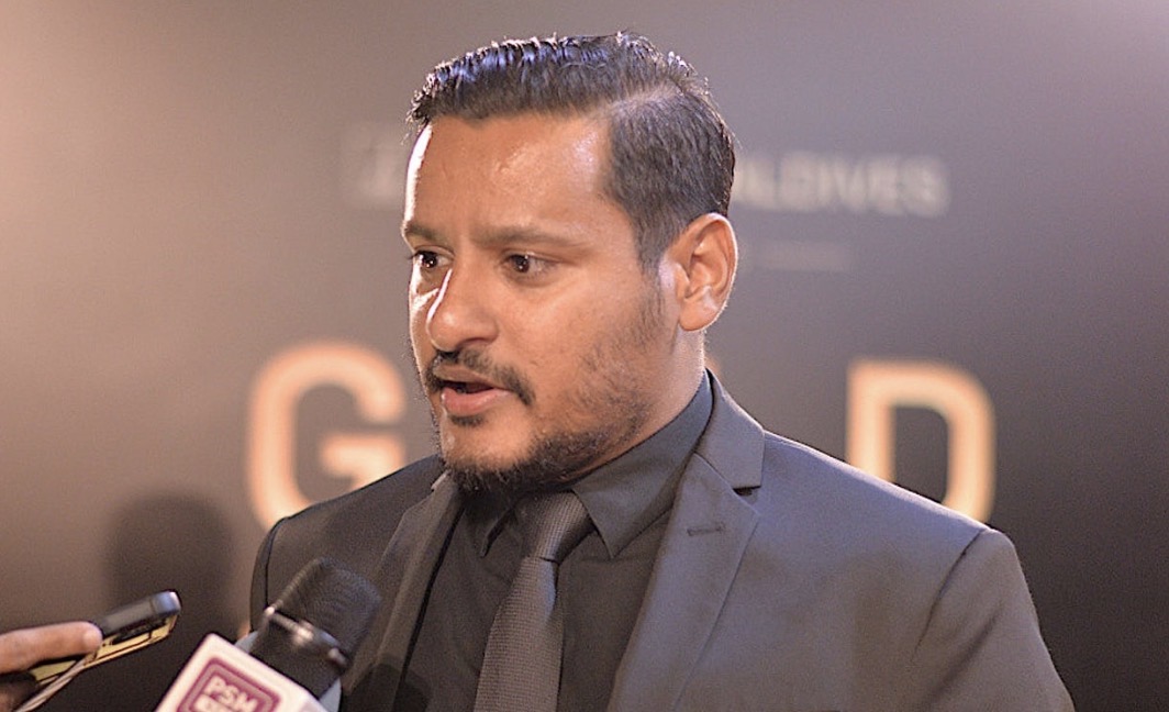 ސަނީ އުމަރަށް ކުރެވޭ ތުހުމަތުތައް؛ އޭނާގެ ހާޒިރުގައި ގެއެއް ބަލައި ފާސްކޮށްފި