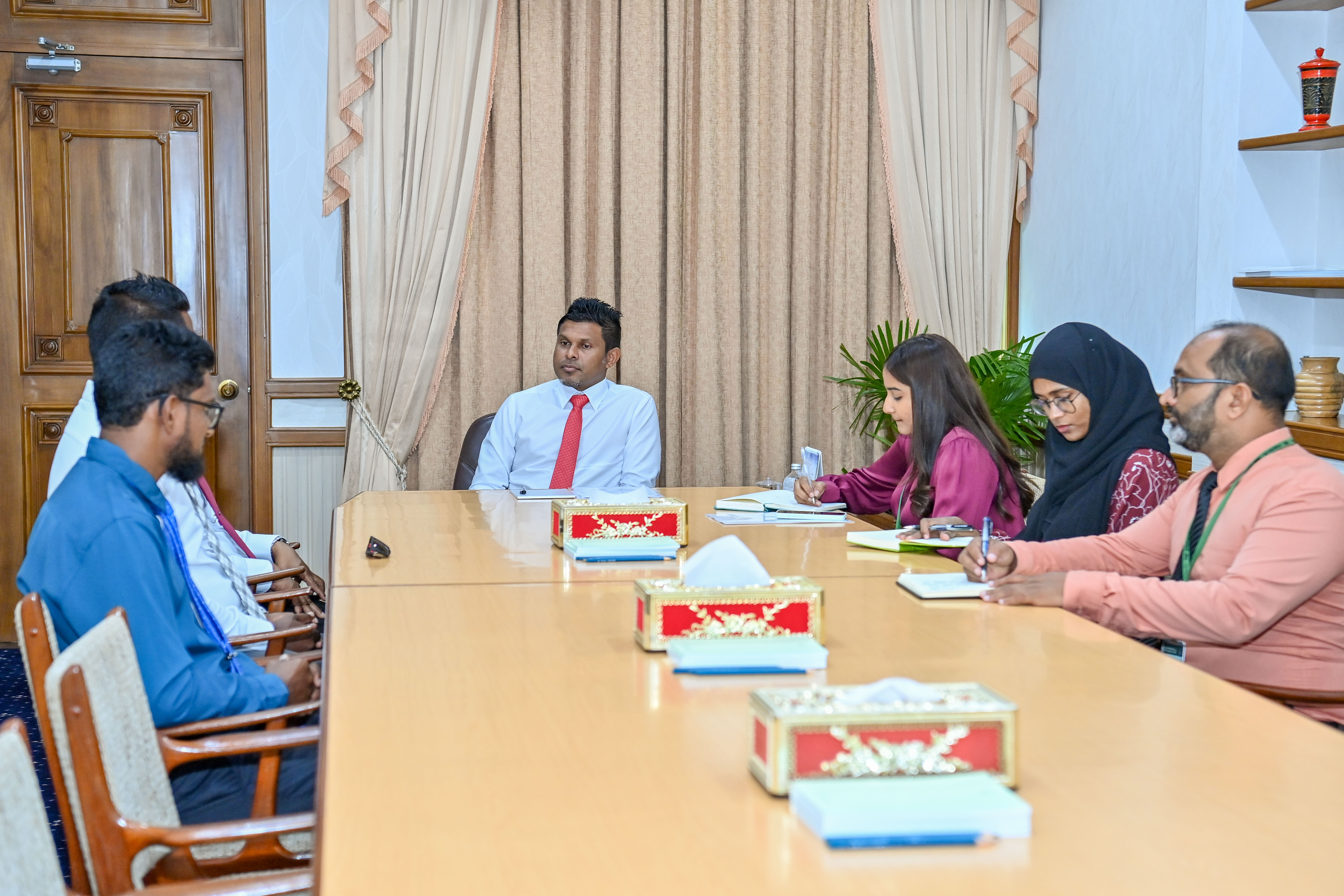 ފަރެސްމާތޮޑާ ފުޓްބޯޅަ ދަނޑުގެ މަސައްކަތް އަވަސްކުރަން މަސައްކަތް ކުރާނަން: ނައިބު ރައީސް