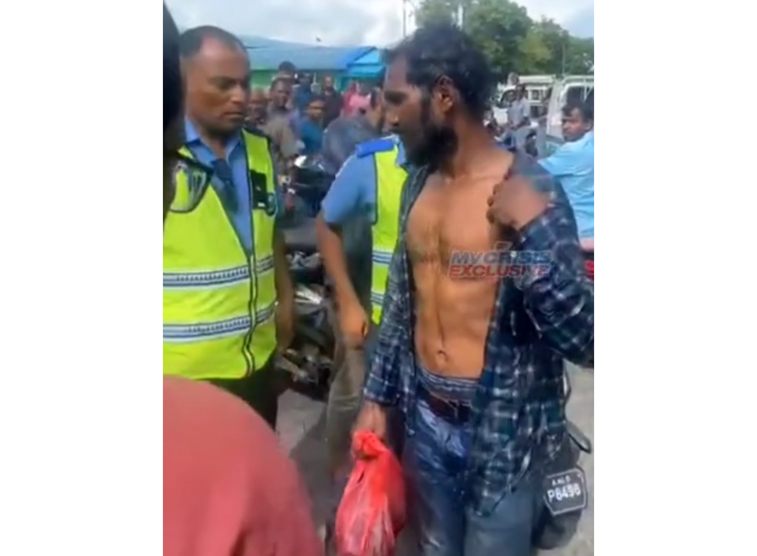 މަސްމާރުކޭޓުން ވައްކަންކުރަން އުޅުނު ކަމަށް ބުނެ މީހަކަށް އަނިޔާކޮށްފި