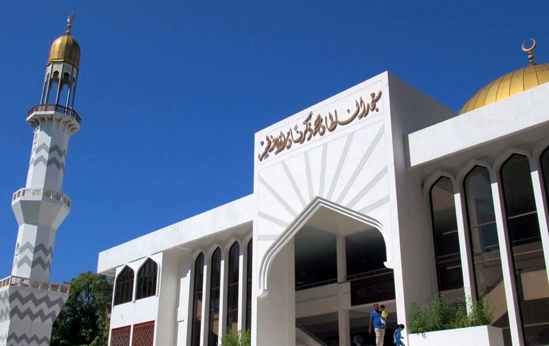 އިސްލާމީ މަރުކަޒުގެ ގޯތިތެރެއަށް ބޮޑުކަމުދިޔަ މީހާ ދޫކޮށްލައިފި