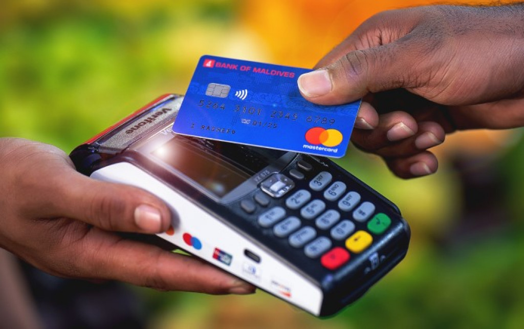 އީ-ވޮލެޓުން ވައްކަންކޮށް އެތައްބައެއްގެ އެކައުންޓް ދޮވެލިފަހުން ބީއެމްއެލުން ކިއުއާރު މުޢާމަލާތްތައް ލިމިޓްކޮށްފި