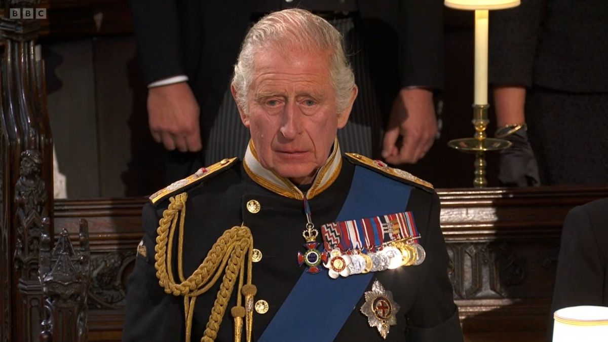 ކިންގް ޗާލްސަށް ރަސްމީކޮށް ރަސްކަމުގެ ތާޖު ހަވާލުކުރުން އަންނައަހަރު