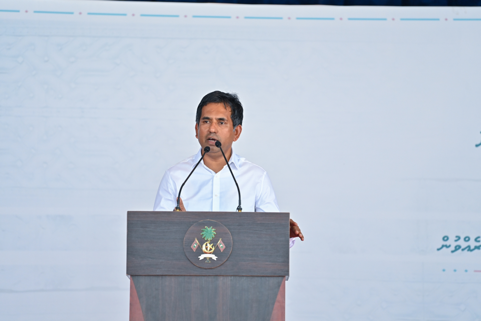 މާލީ ކަންކަމާ މަޝްވަރާކުރަން ރާއްޖޭގެ ވަފުދެއް ޔޫކޭއަށް ދަނީ