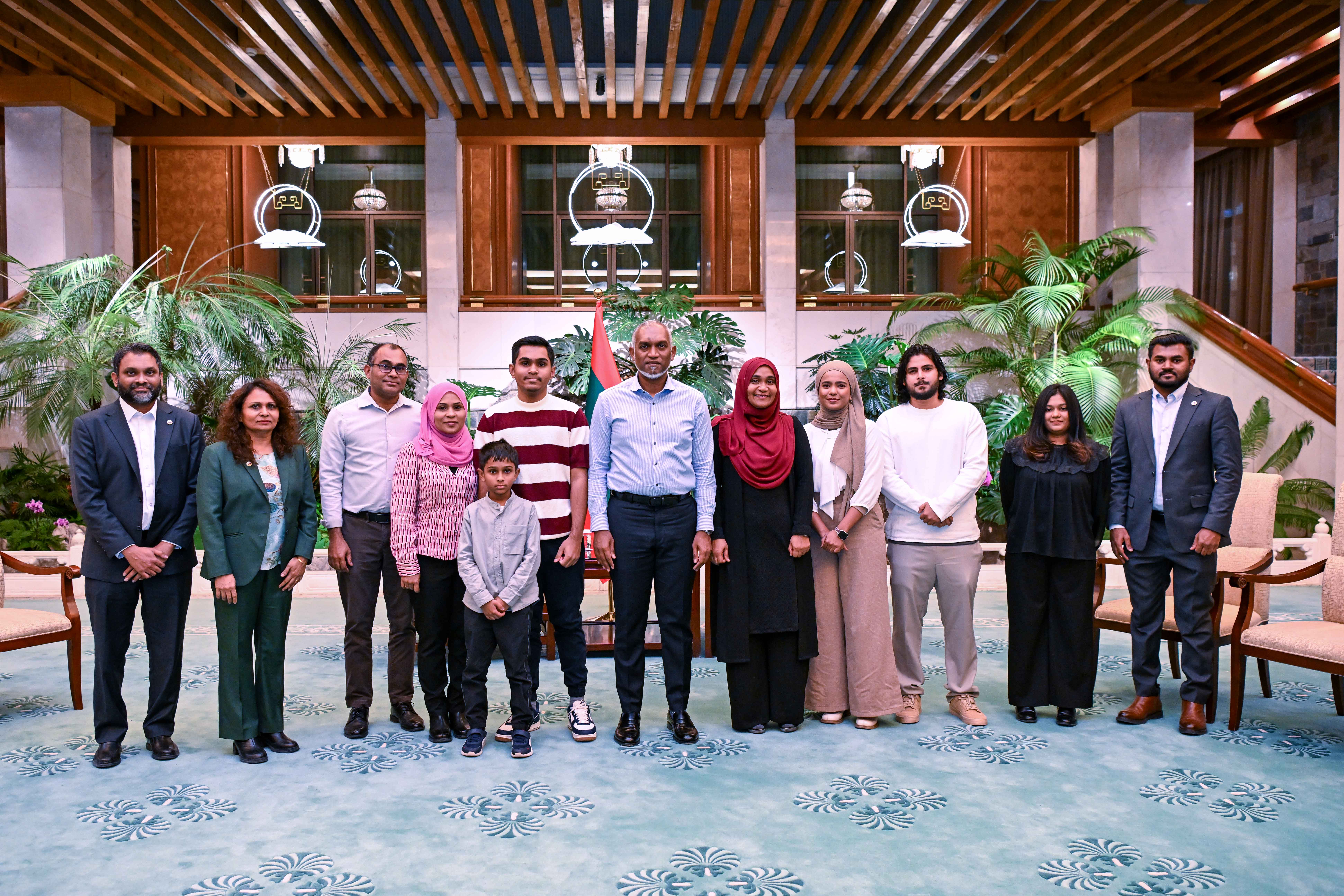 ޗައިނާގެ ބެއިޖިންގގައި ދިރިއުޅޭ ދިވެހިންނާ ރައީސް ބައްދަލުކުރައްވައިފި