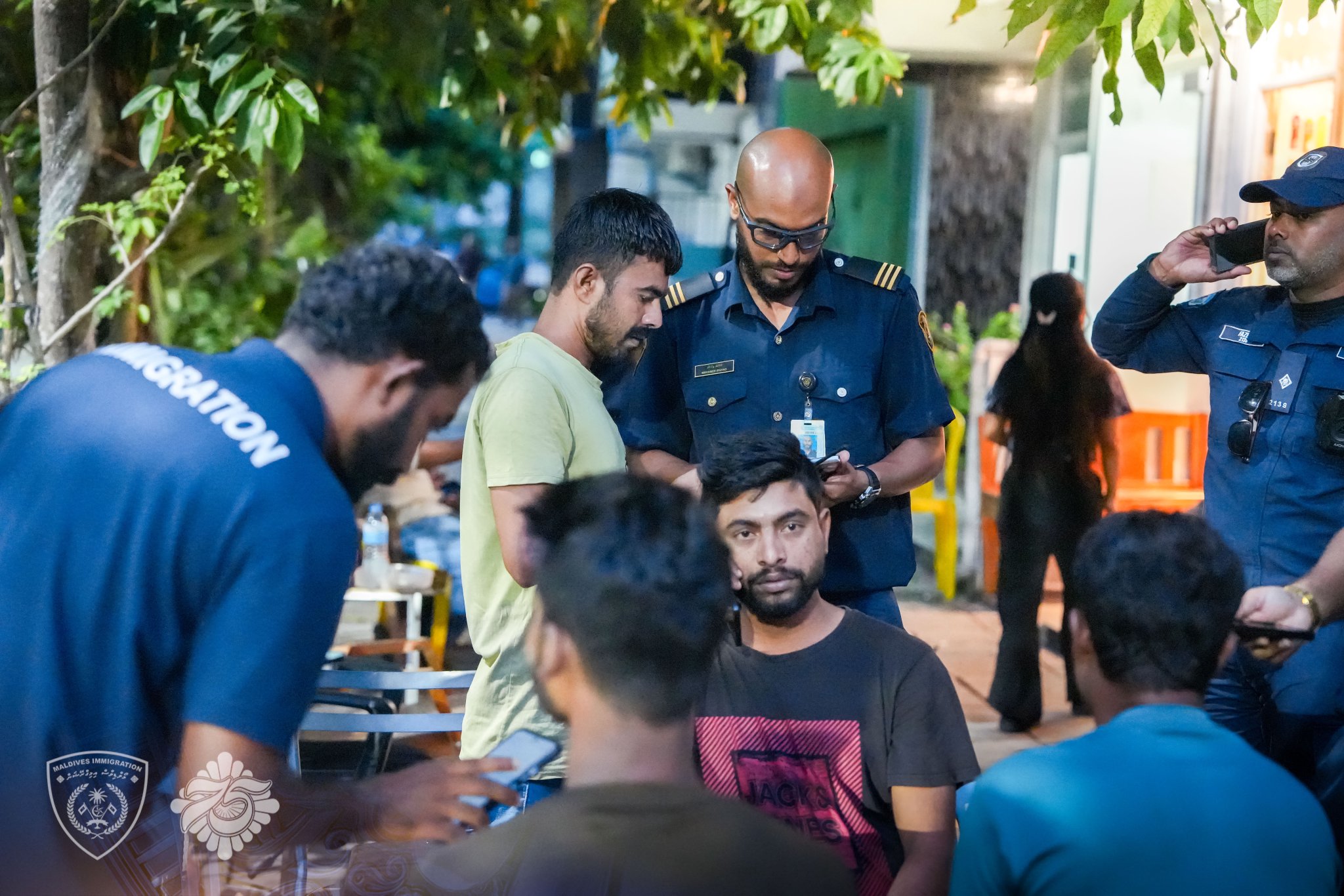 ހުޅުމާލޭގައި ހިންގި އޮޕަރޭޝަނެއްގައި  12 ބިދޭސީއަކު އިމިގްރޭޝަންގެ ބެލުމުގެ ދަށަށް