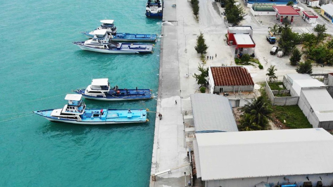 ގދ. ތިނަދޫއަށް މީހުން އަރައި ފޭބުން މަނާކޮށްފި