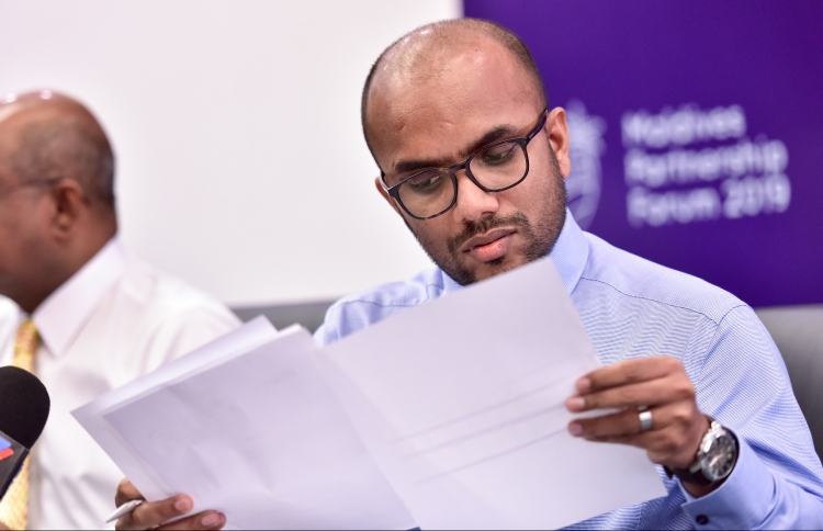 ކުރީގެ ފިނޭންސް މިނިސްޓަރު ވިދާޅުވީ ސަރުކާރު ހުއްޓިއްޖެ ކަމަށް