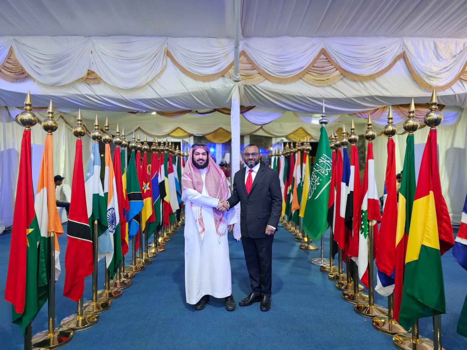 ޑރ. ޝަހީމުގެ ޚަބަރުވެއްޖެ: ސިޔާސީ ކުރިމަގާމެދު އެއްޗެއް ވިދާޅެއް ނުވި