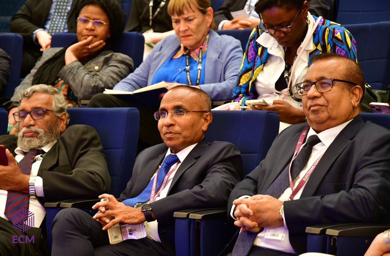 ތުޅާދޫގައި ވޯޓުކަރުދާސް ފޮޓޯނެގި މައްސަލައެއް ފުލުހުންނަށް