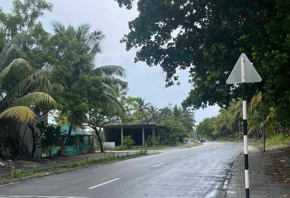 މޯލްޑިވިއަންގެ ދެ މުވައްޒަފަކަށް ހަމަލާދީ ފައިސާތަކެއް ފޭރިއްޖެ