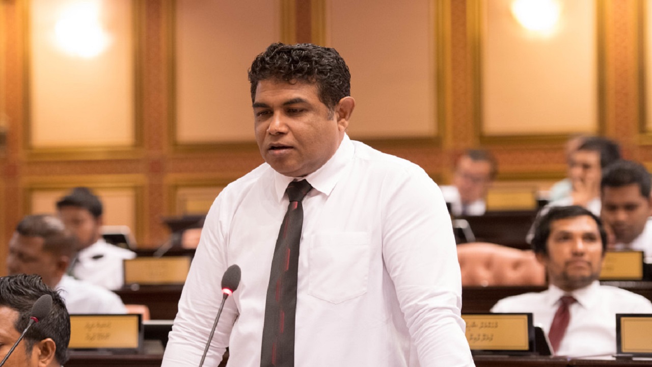 800 ފޯނު ނަންބަރު ގަތްމީހާ އެނގޭއިރު ފިޔަވަޅެއް ނޭޅެނީ ގަމާރުވީމަތޯ؟ - ބޮންޑޭ