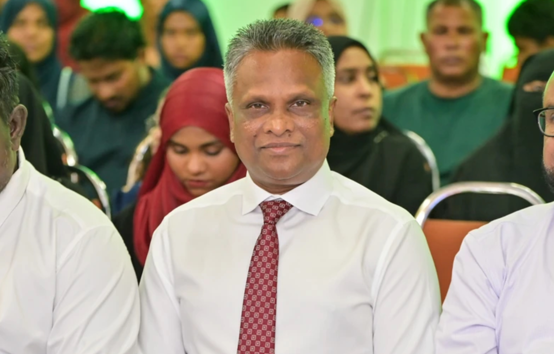 ރައްޔިތުންގެ އިތުބާރު ހޯދުމަށް ދެފުށް ފެންނަގޮތަށް މަސައްކަތްތައް ކުރަންޖެހޭ: އާޒިމް