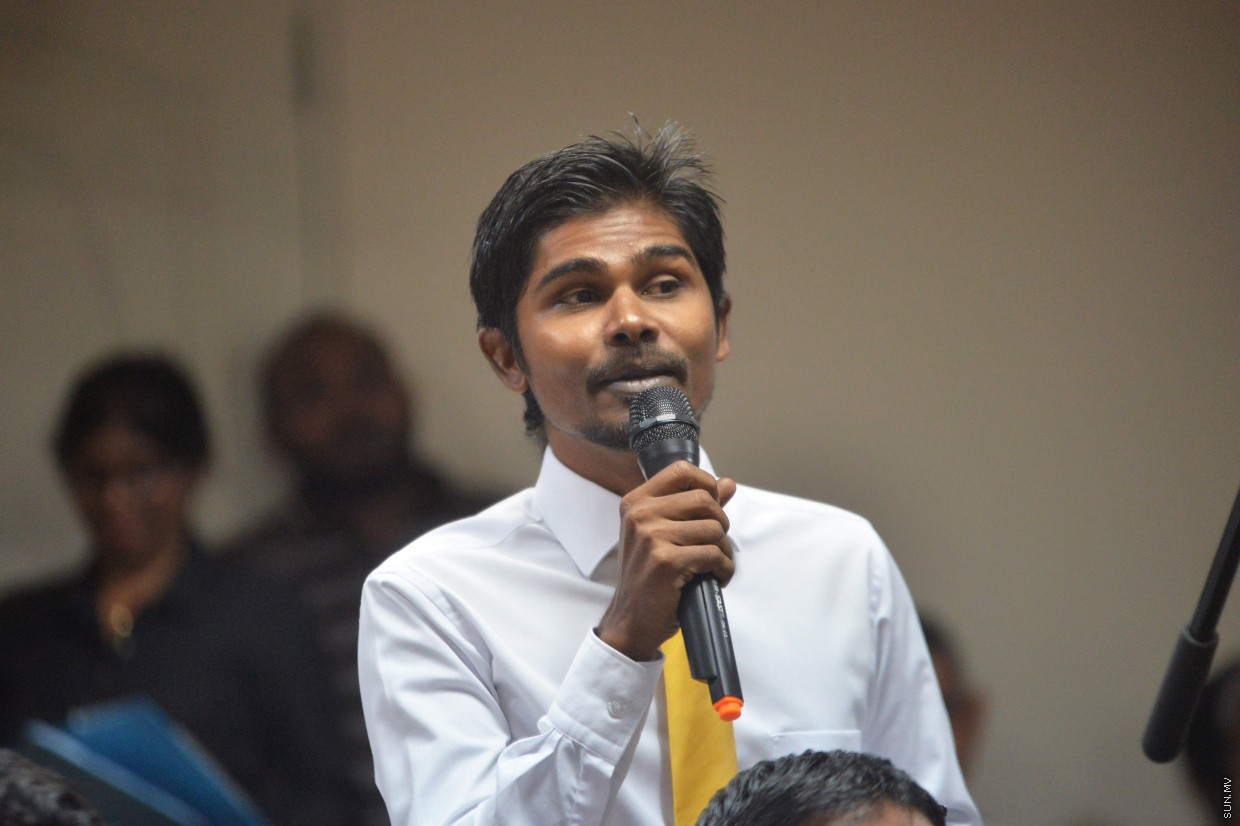 ޝަފާތު ބޯވައަކަށްނުވެ ރޮޒޭނާ ބޯވައަކަށް ވާންވީގޮތެއް ނުވިސްނޭ: މޫކޭ