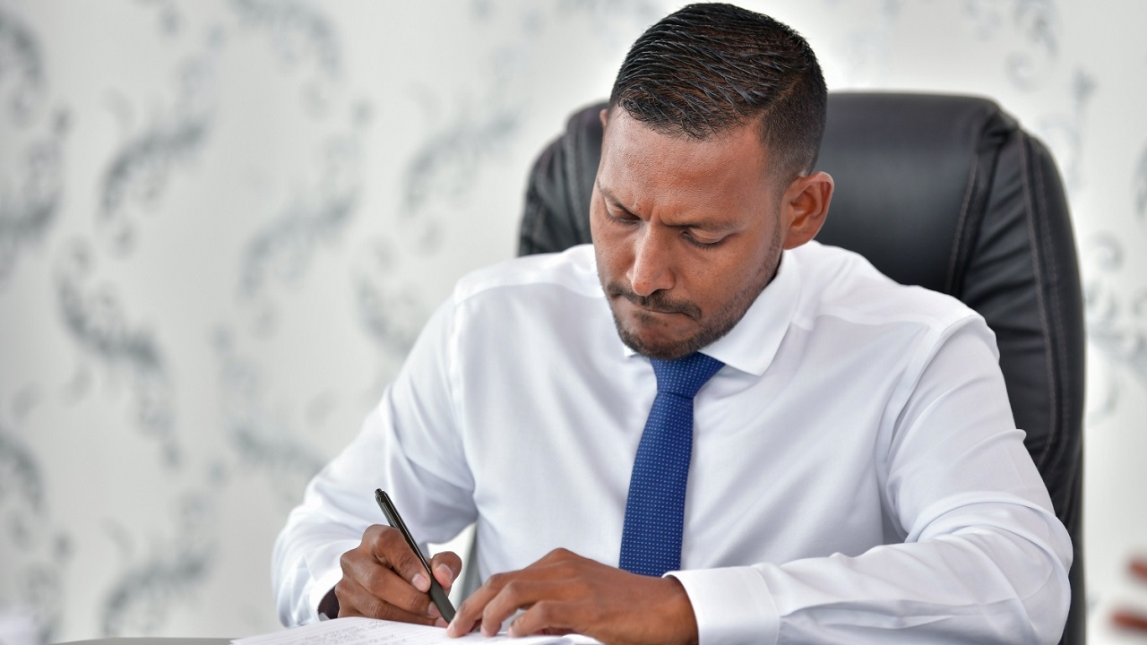 ޕީޖީން އެދުނީ ޢަލީ ވަޙީދަށް ޓްރެވަލް ޑޮކިމެންޓެއް ދޫކޮށްދިނުމަށް