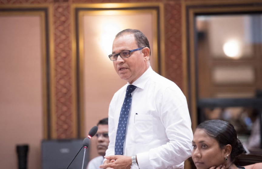 ޝަރުޢީ ނިޒާމު މިނިވަންކުރަން އެމްޑީޕީ ޖެހިލުންވާކަން ފެނިއްޖެ: އާދަމް ޝަރީފް