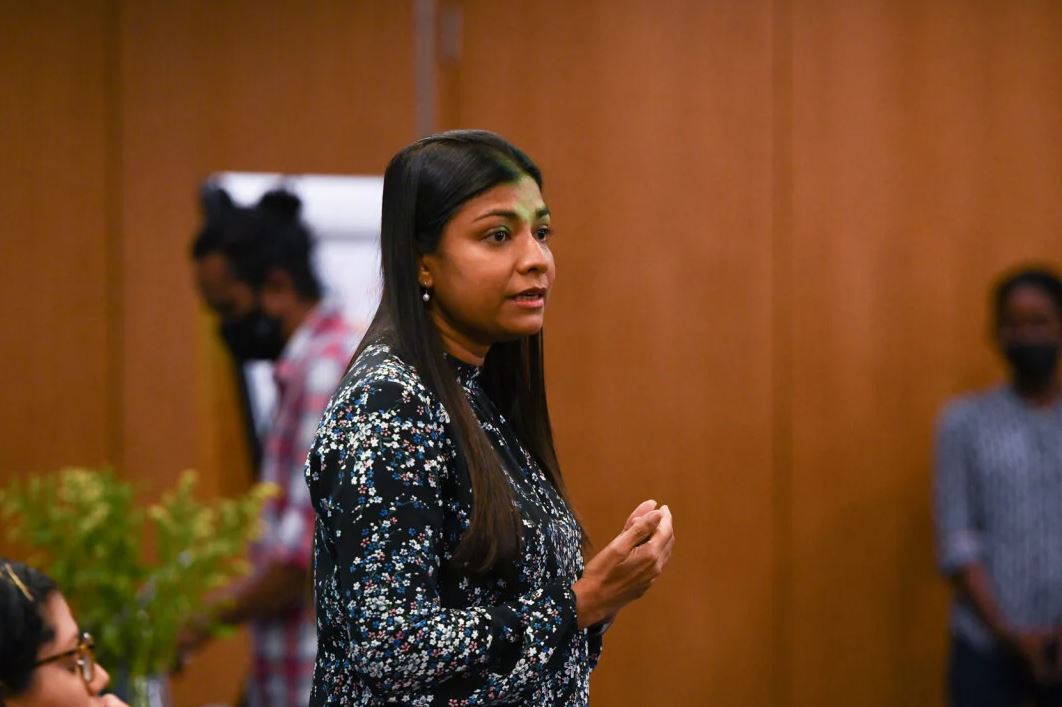 އަޅުގަނޑު ވައްކަމެއް ކޮށްފައި އޮތްތޯ ބައްލަވައިދެއްވާތި: ރޮޒައިނާ