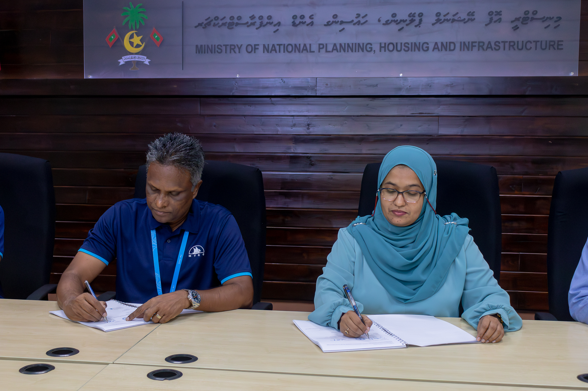 ތިނަދޫ، ގާދިއްފުށި، ހުރާ، ފޭދޫ އަދި ދިއްފުށީގެ ތަރައްޤީގެ މަޝްރޫޢުތަކެއް ހަވާލުކޮށްފި