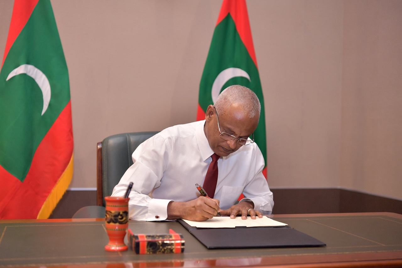 ރައީސުލްޖުމްހޫރިއްޔާ ޔުޓިލިޓީ ރެގިއުލޭޓަރީ އޮތޯރިޓީގެ ޤާނޫނު ތަސްދީޤު ކުރަށްވައިފި