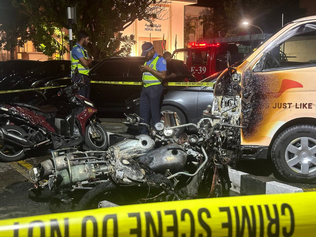 މަޖިލިސް ކައިރީގައި ހުރި ސައިކަލުތަކެއްގައި ރޯކޮށްލި މީހާ ޝަރީއަތް ނިމެންދެން ބަންދުކޮށް، ދައުވާކުރަން ފޮނުވަނީ