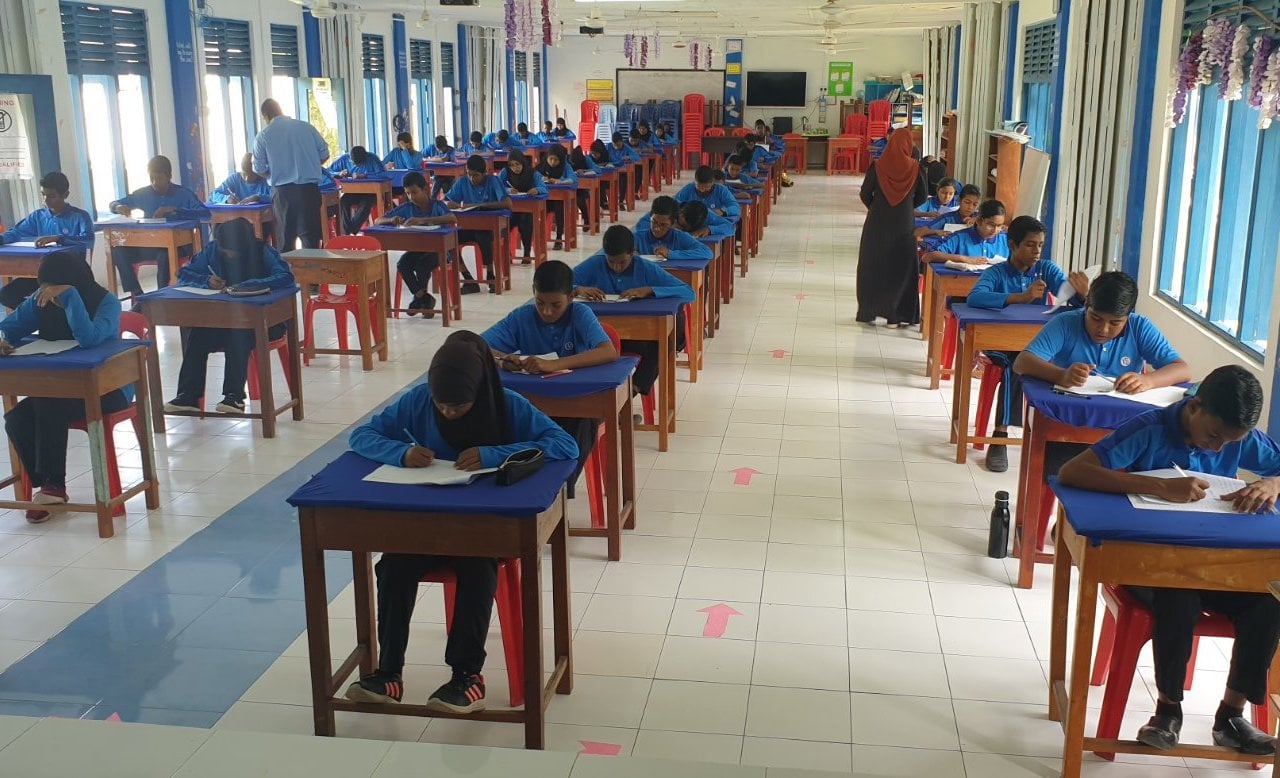 ކިޔަވައިދޭ ވަގުތުތަކުގައި ސްކޫލުތަކުގެ ގޭޓްތައް ތަޅުލާފައި ބަހައްޓަން އަންގައިފި