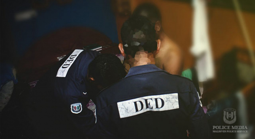 ބަނގުރާ ފުޅިއަކާއެކު ހައްޔަރުކުރި ފުލުސް މީހާ ދޫކޮށްލައިފި