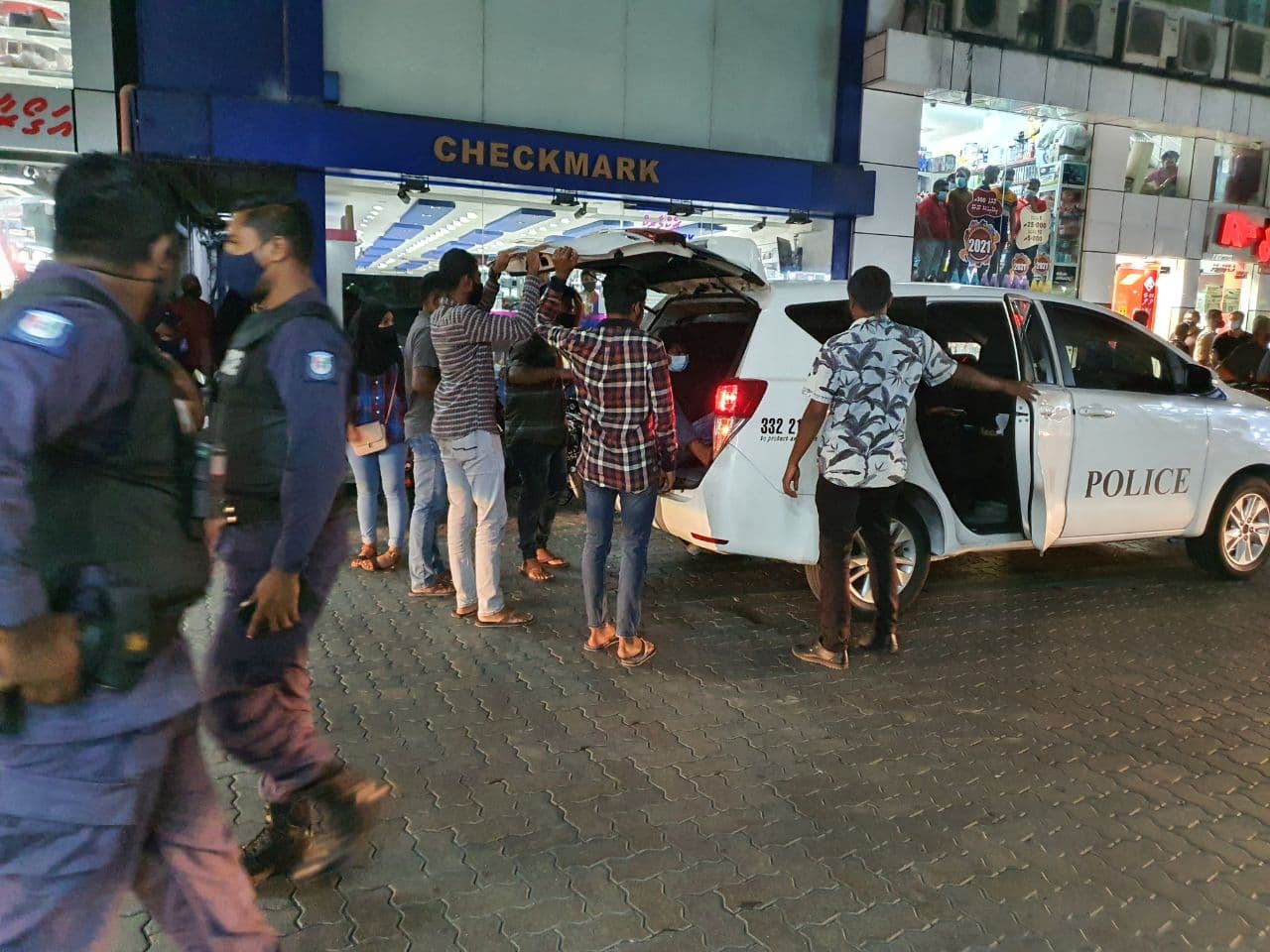 ގިނަ ޢަދަދެއްގެ މަސްތުވާތަކެއްޗާއެކު މާލެއިން ބަޔަކު ހައްޔަރުކޮށްފި