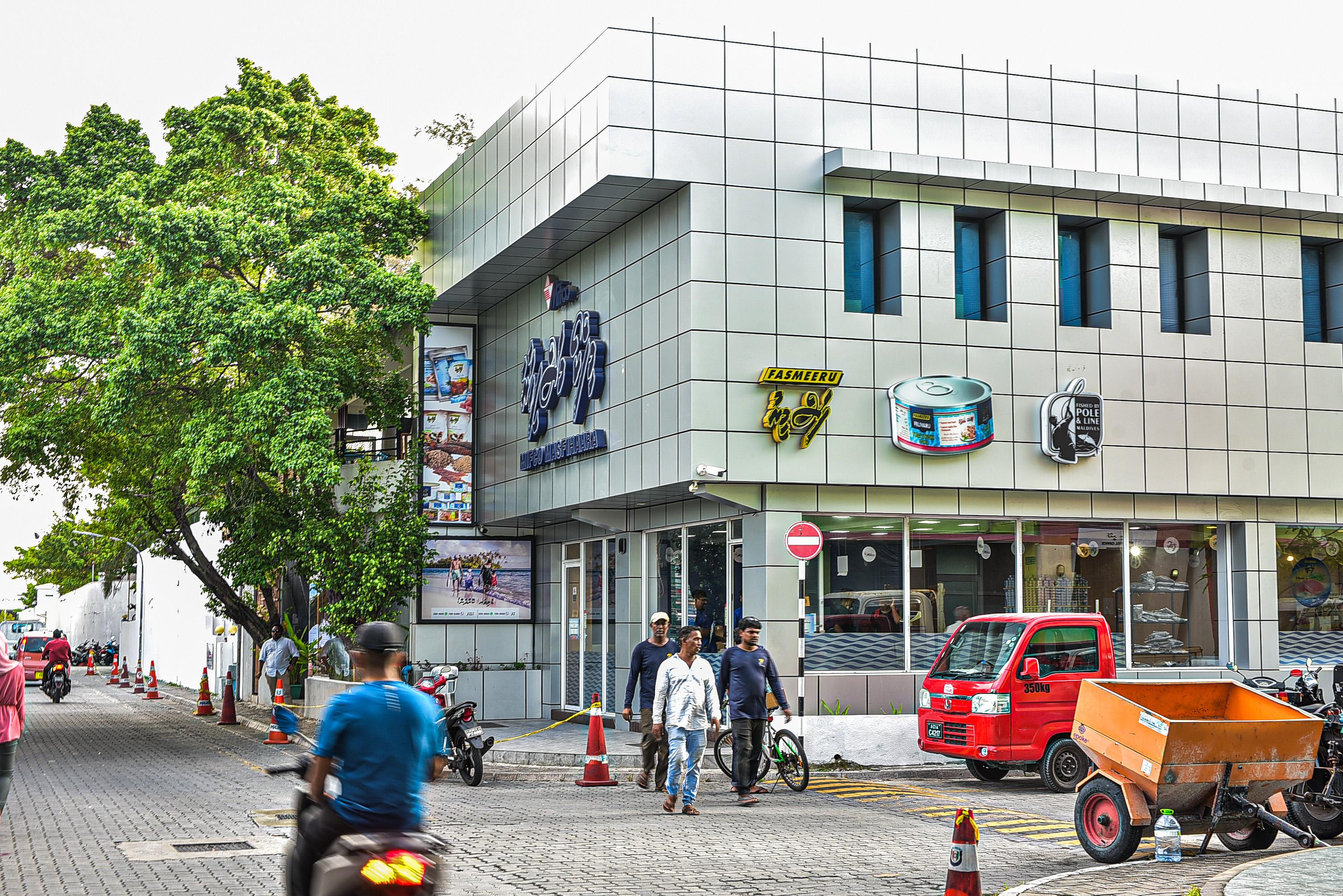 އާދައިގެ އެއްވެސް މުވައްޒަފެއްގެ މުސާރަ އުނިނުކުރަން: މިފްކޯ