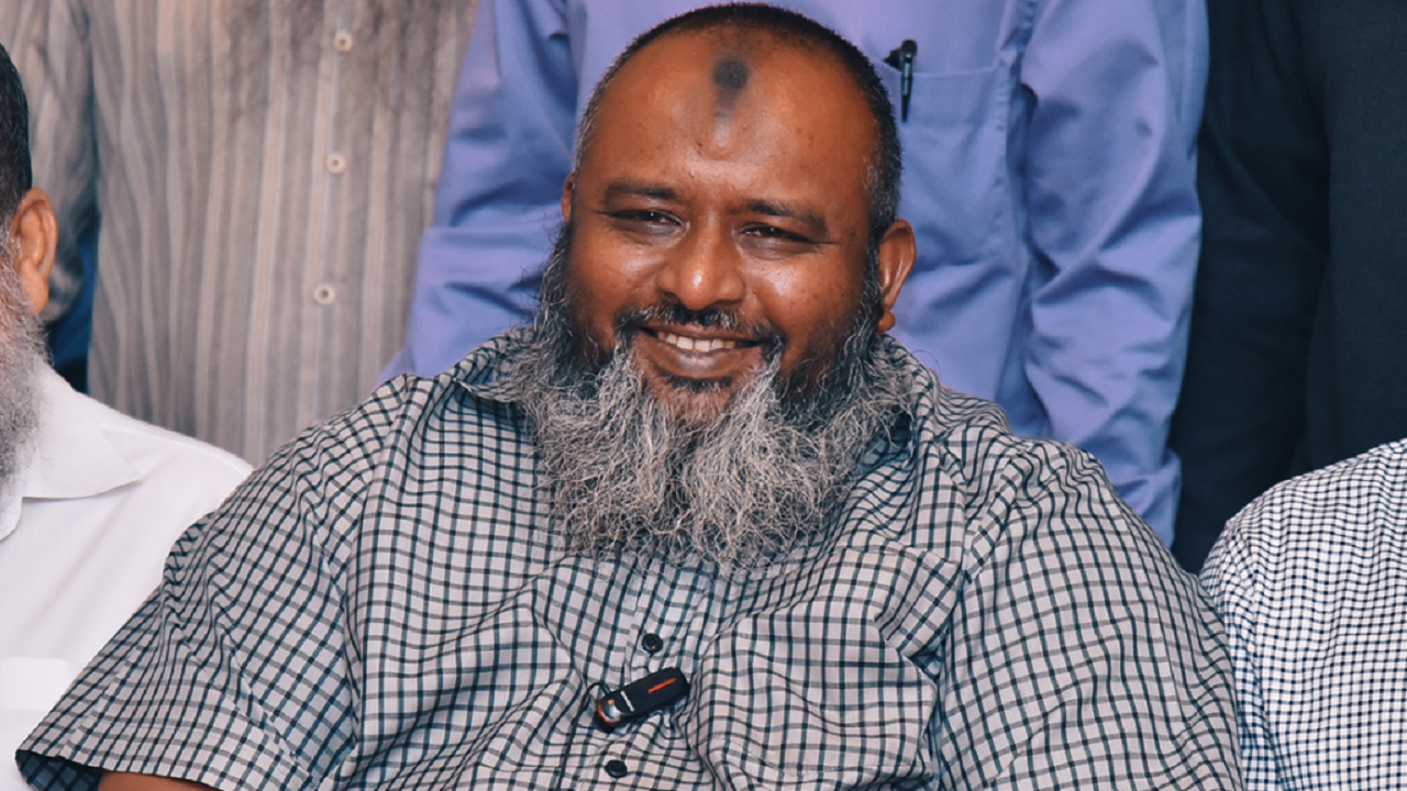 ކުރާ ޓްވީޓެއްގެ ޒިންމާ ވަޒީފާއަދާކުރާ ތަނުން ނަގާކަށް ނުޖެހޭނެ - ޑރ. އިޔާޒް