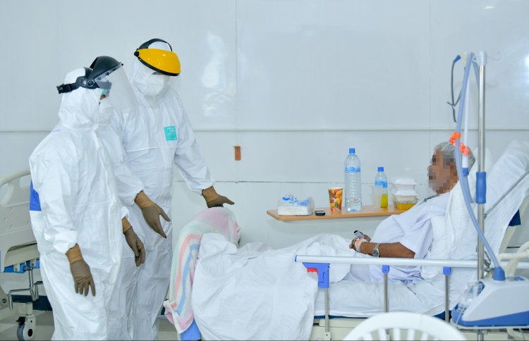 ކޮވިޑް-19: އޮކްސިޖަންގައި ފަރުވާދޭންޖެހޭ އަދަދު އިތުރުވެ ހާލުބޮޑުވާމީހުން އިތުރުވަނީ