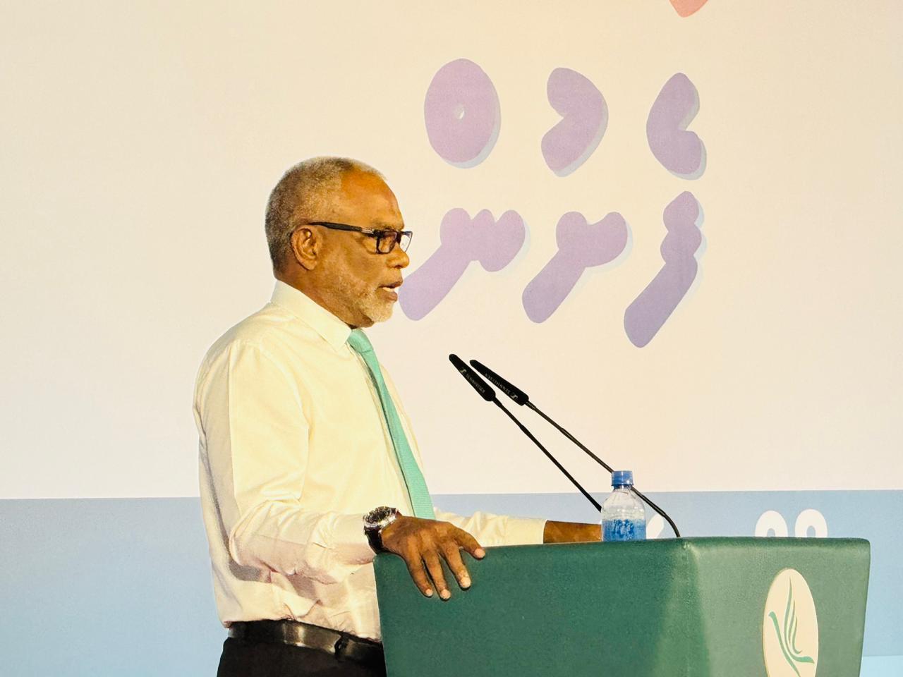 ވަކި ބޭފުޅަކަށް ކުރާ އިހްތިރާމެއްގެ ސަބަބުން ގައުމު ދޫކޮށްލާކަށް ނުޖެހޭ: އަދުރޭ