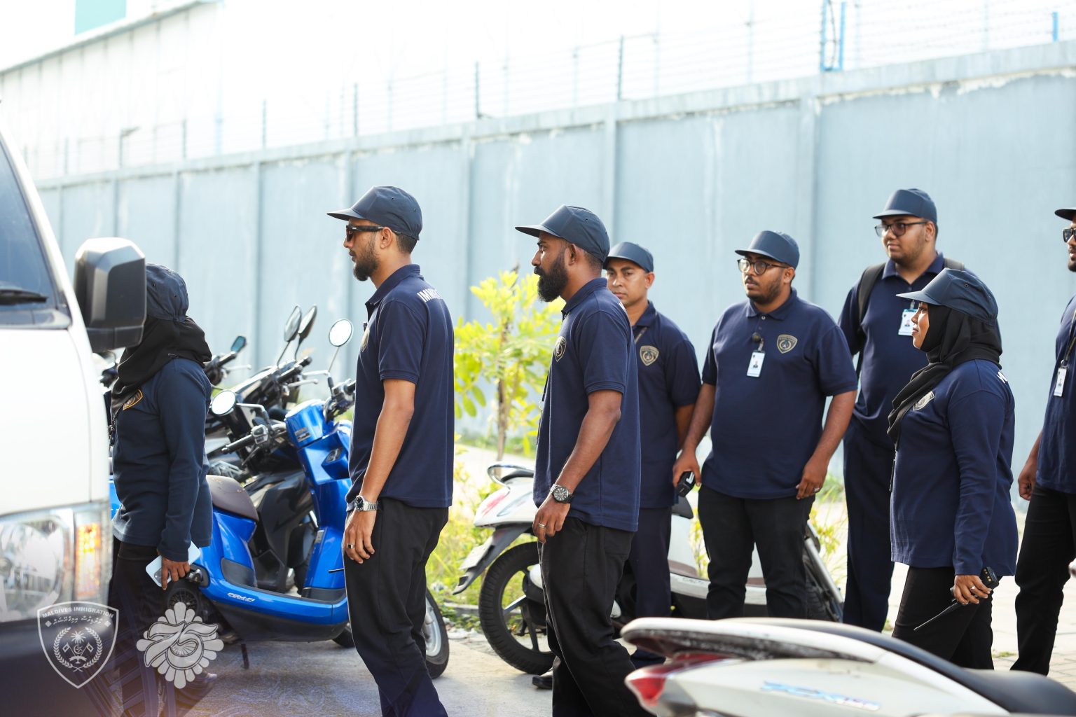 ރަށު މާރުކޭޓުގައި ގަވާއިދާ ހިލާފަށް އުޅުނު 15 ބިދޭސީން ހިފަހައްޓައިފި