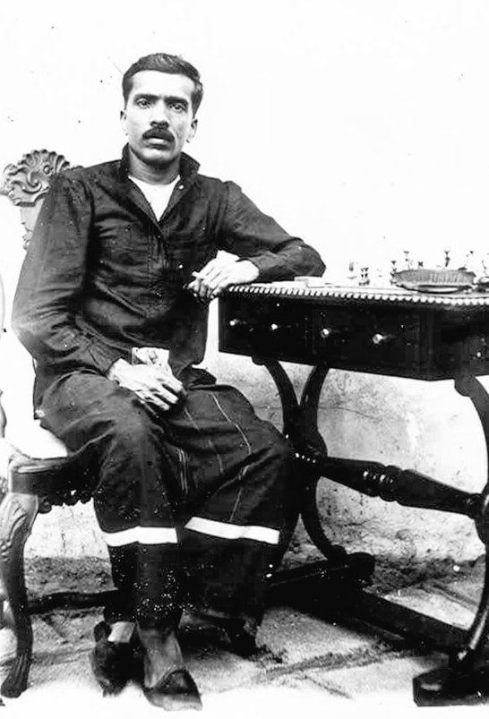 އައްސުލްޠާން ޙަސަން ނޫރައްދީން ގެކޮޅުގައި ބަންދުކުރެއްވުން