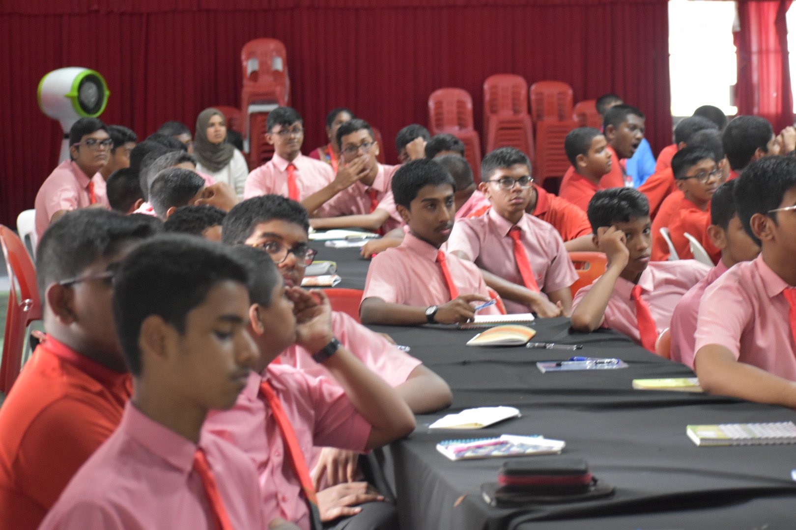 ރިޕޯޓް ފޯމް ދީ ބޮޑު ޗުއްޓީ ފަށައިފި