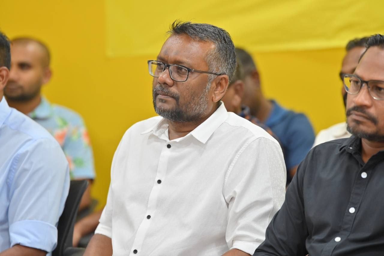 ރާއްޖޭގެ އިގުތިސާދު އަމާން ބަނދަރަކަށް ގެންދިޔުމުގެ ގާބިލުކަމެއް އަދި ތަސައްވުރެއް ވެސް މިސަރުކާރަކު ނެތް: ފައްޔާޒު