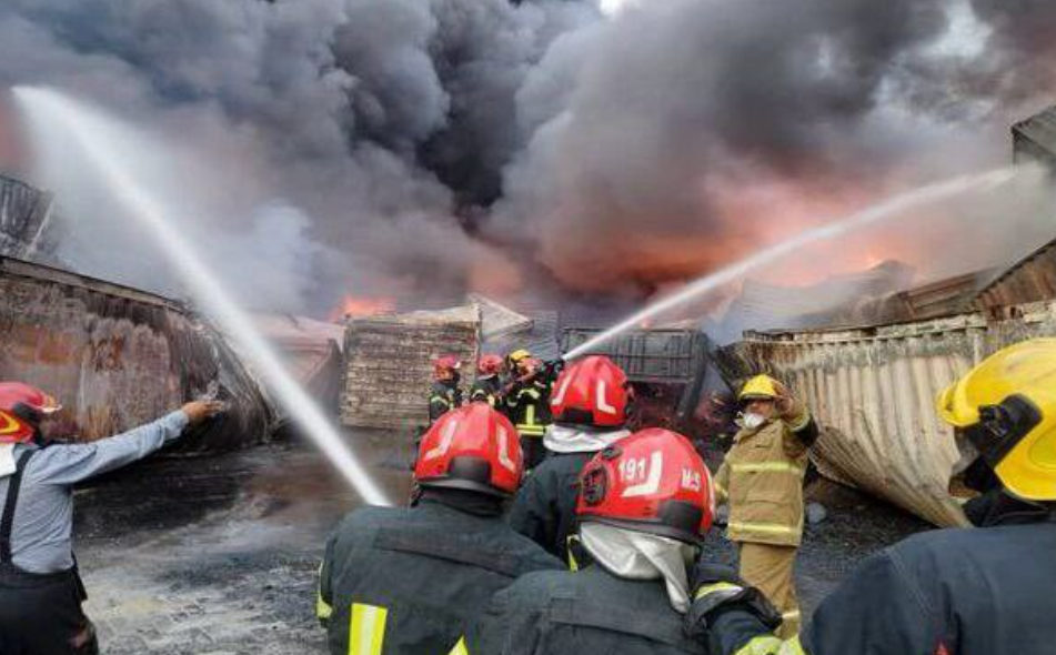 އިރާނުގެ ވިޔަފާރި ބަނދަރުގައި އެއްޗެއް ގޮވައި ރޯވި އަލިފާންގަނޑު އަދިވެސް ނުނިވޭ