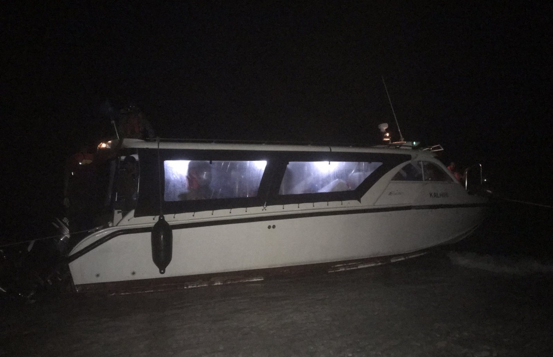 ލޯންޗް ދިޔައީ މޫދަށް ވެއްޓުނު މީހާ ގައިމަތިން، އެ މީހާ ނެގީ ކޯސްޓްގާޑުގެ ޑައިވަރެއް