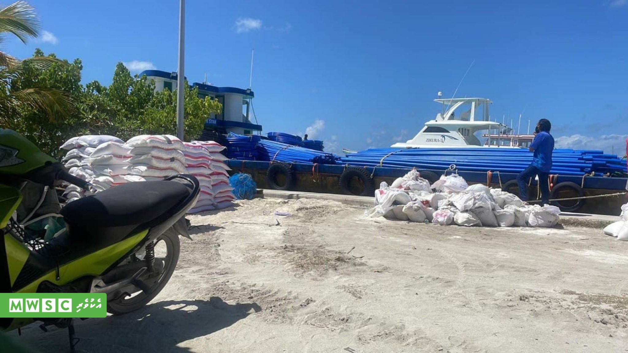 ކުނބުރުދޫގެ ފެނާ ނަރުދަމާގެ މަޝްރޫޢަށް ބޭނުންވާ ސާމާނު އެރަށަށް ގެންގޮސްފި