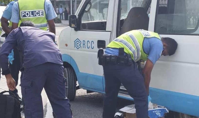 ބަނގުރާ ފެނުނު ވޭން ދުއްވި އާރުސީސީގެ ޑްރައިވަރު ޑީޕޯޓްކޮށްލައިފި