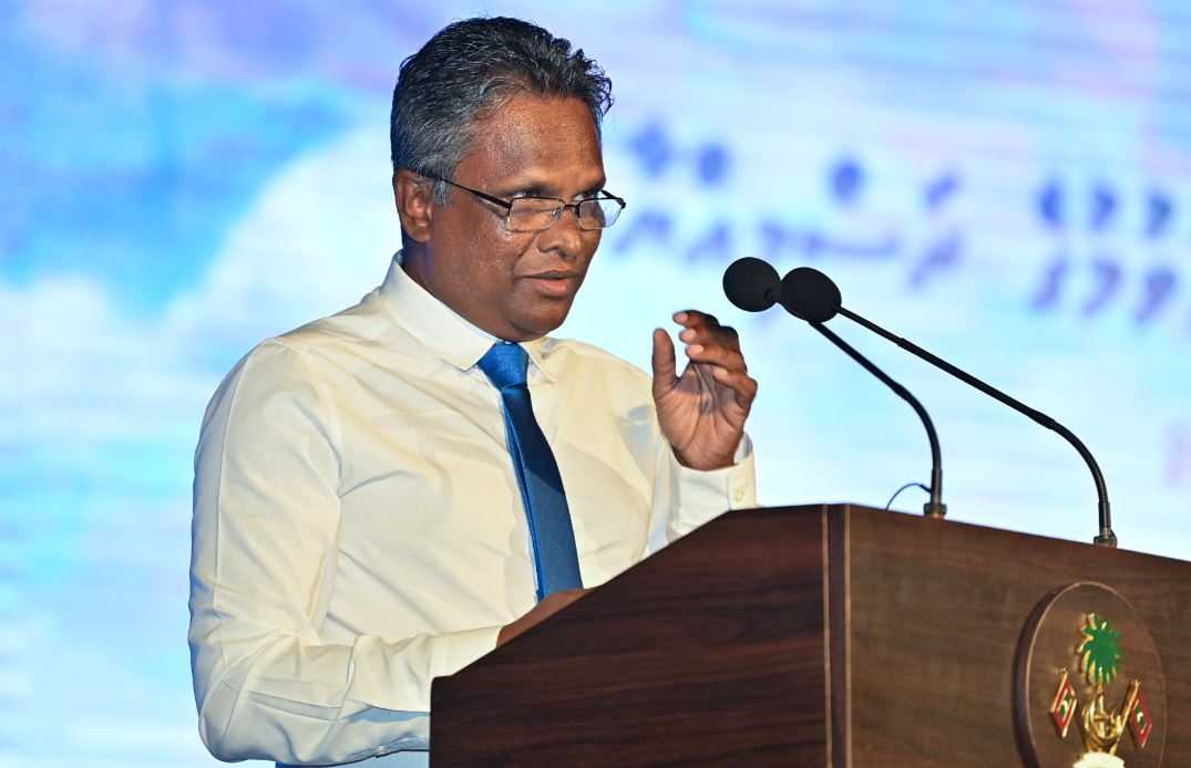 ރައީސް ސާލިހު ވެގެންދާނީ ދައުރެއްގެ ތެރޭގައި 6 އެއަރޕޯޓު ހުޅުވާ ފުރަތަމަ ރައީސަށް: އާޒިމް