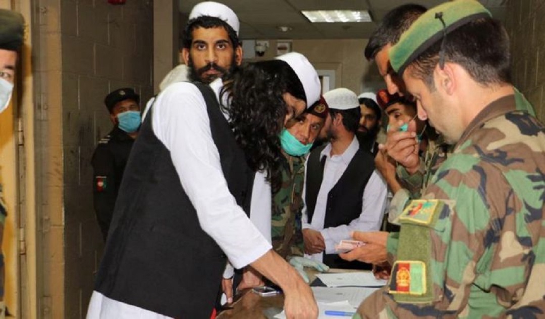 އަފްޣާނިސްތާނުގެ ޖަލެއްގައި ހައްޔަރުކޮށްފައިތިބި ޝާފިއުގެ ޢާއިލާ މިނިވަންވެއްޖެ