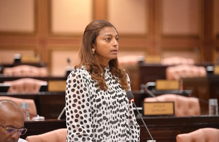 15 އަހަރަށް ފަހު އީވާއަށް މަޖިލިސް ގޮނޑި ގެއްލިއްޖެ