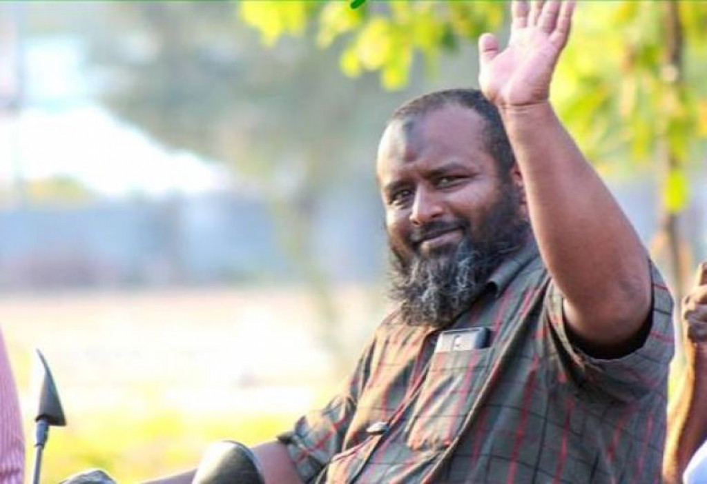 މިސްކިތަށްވަދެ ޓޭޕްދަމާ މީހުންގެ ބަދަލުގައި މިސްކިތަށްވަދެ ނަމާދުކުރާ މީހުންނަށް ވޯޓުދިނުމަށް އިޔާޒު ގޮވާލައްވައިފި