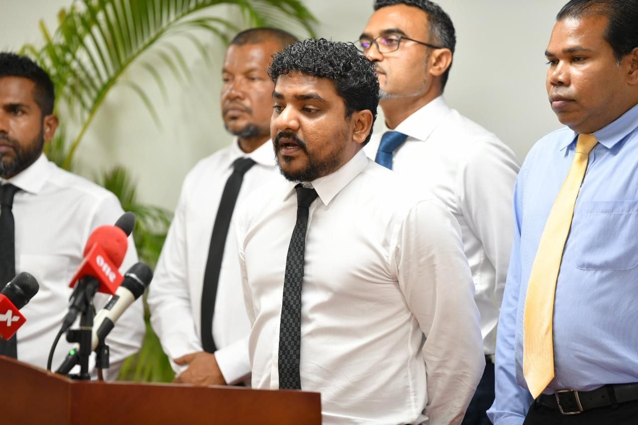 ފެކްޓަރީ ތަކަށް ލޭނުއަޅަން ހުއްދަދޭ ކަމަށްބުނެ ބޮޑު ކަންނެލި މަސްވެރިން އިހުތިޖާޖަށް