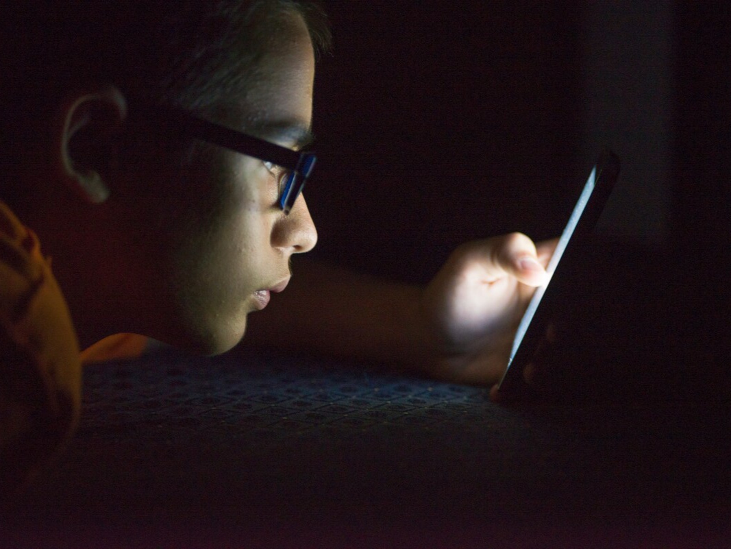 ދަރިފުޅު ސްކްރީނާ ދުރުކުރާނީ ކިހިނެއް؟