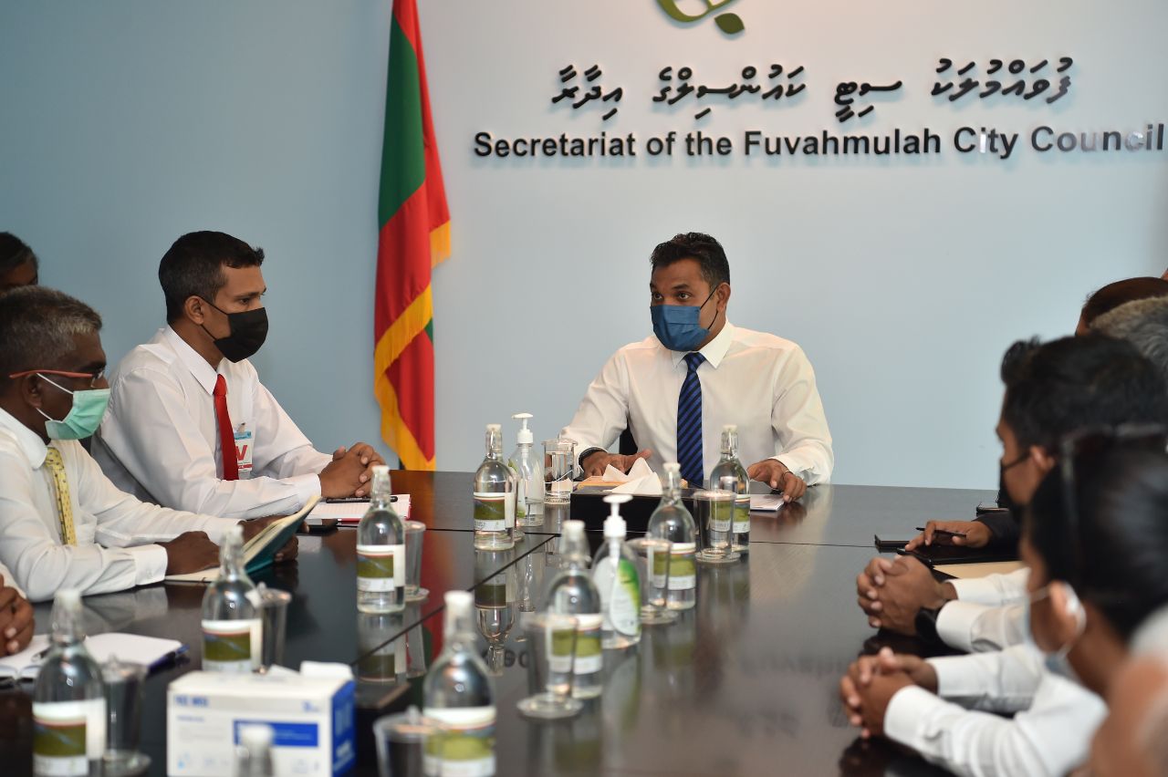 ފުވައްމުލަކުގެ ތަރައްޤީގެ މަސައްކަތްތައް ރައީސް ގާތުން ބައްލަވާ: ނާއިބު ރައީސް